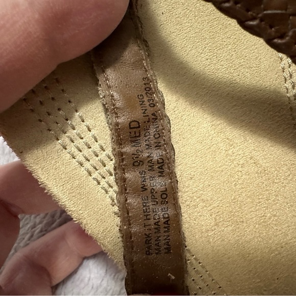 EUC Kenneth Cole Reaction Braided Flip-flop Sandals - Picture 3 of 3